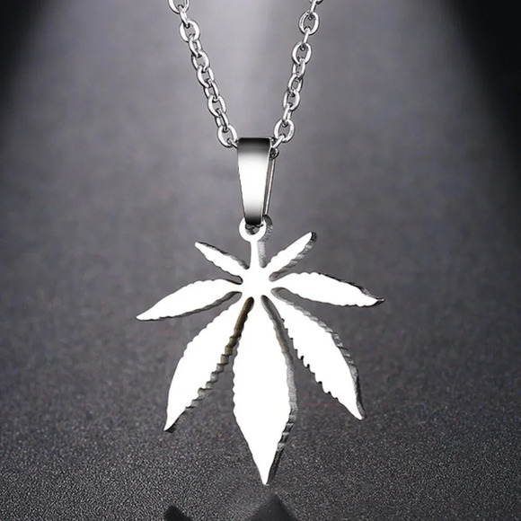 ✨ Refine Maple Leaves Delicate Dainty 925 Silver Plated Necklace, EVGG1078 - Picture 1 of 2